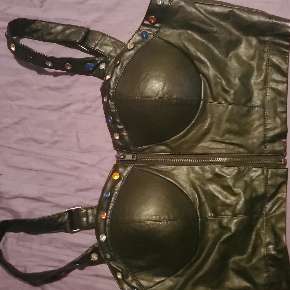 BUSTIER